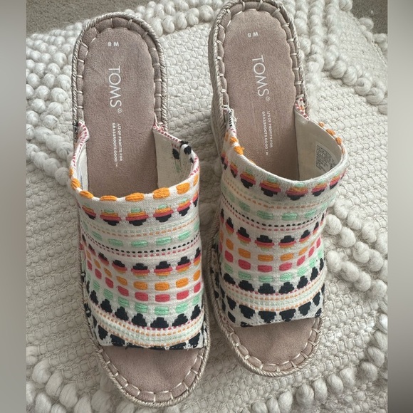 TOMS Monica Mule Embroidered BOHO Espadrilles. - Picture 3 of 9